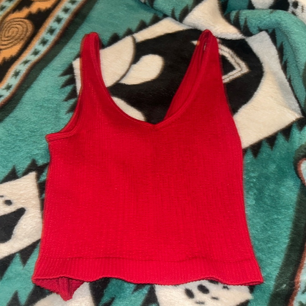 right fitted red tank top